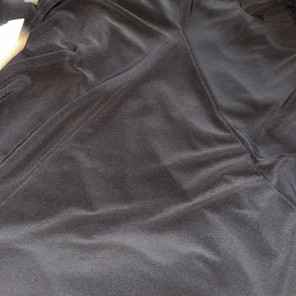 Flouncy skirt in stretch fabric is in excellent condition. - Picture 2 of 2